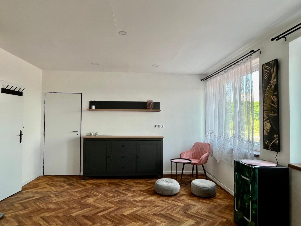 Monstera I Appartement Kolín Buitenkant foto